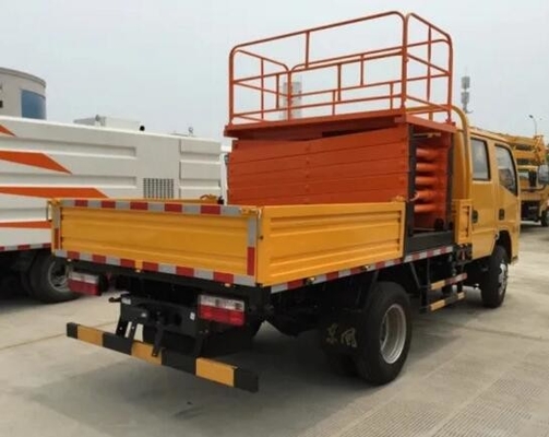9 mètres de couleur d'ascenseur de ciseaux monté par camion orange avec la capacité de chargement 300Kg