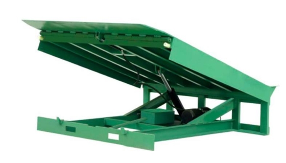 Niveleur de dock stationnaire de chariot élévateur de rampe d'embarcadère pour la cargaison de chargement 15 tonnes